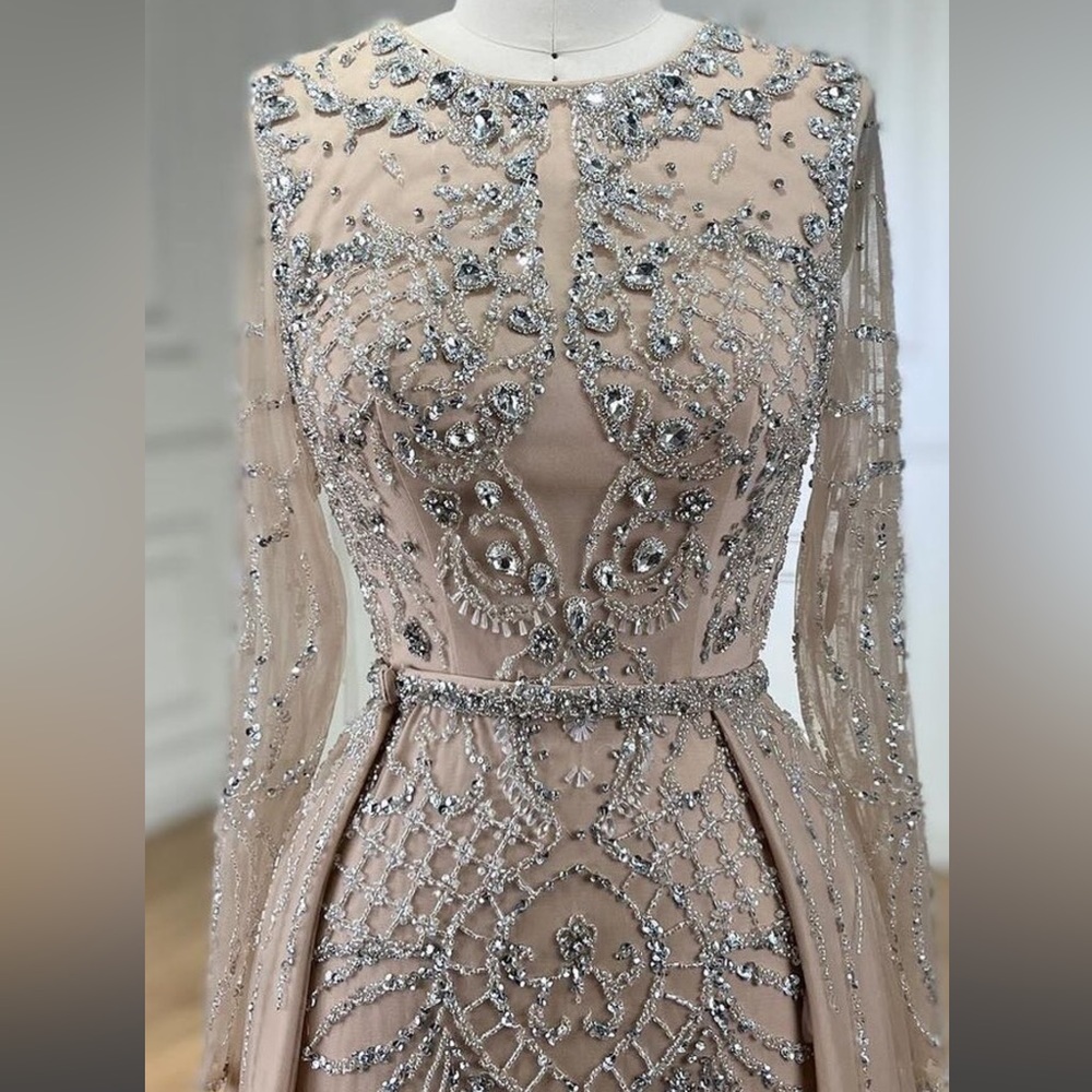 Lovely Dress View 3